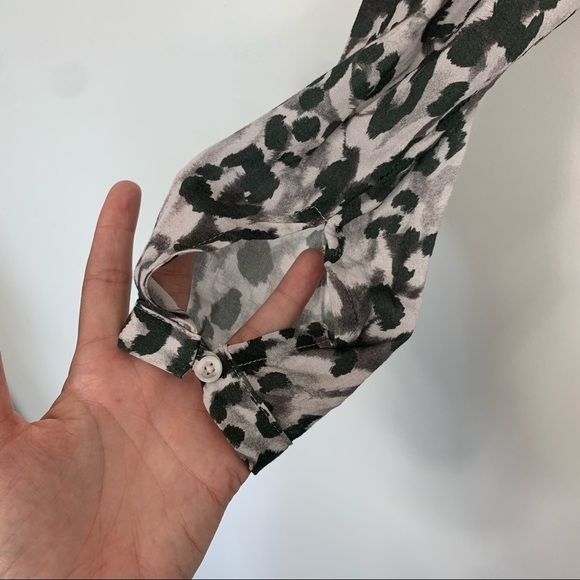 Cloth & Stone Lilac Gray Leopard Print Tie Front Blouse Size XS - Picture 6 of 11